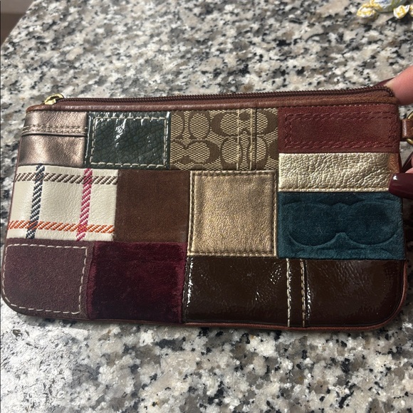 Coach wristlet - Picture 2 of 5